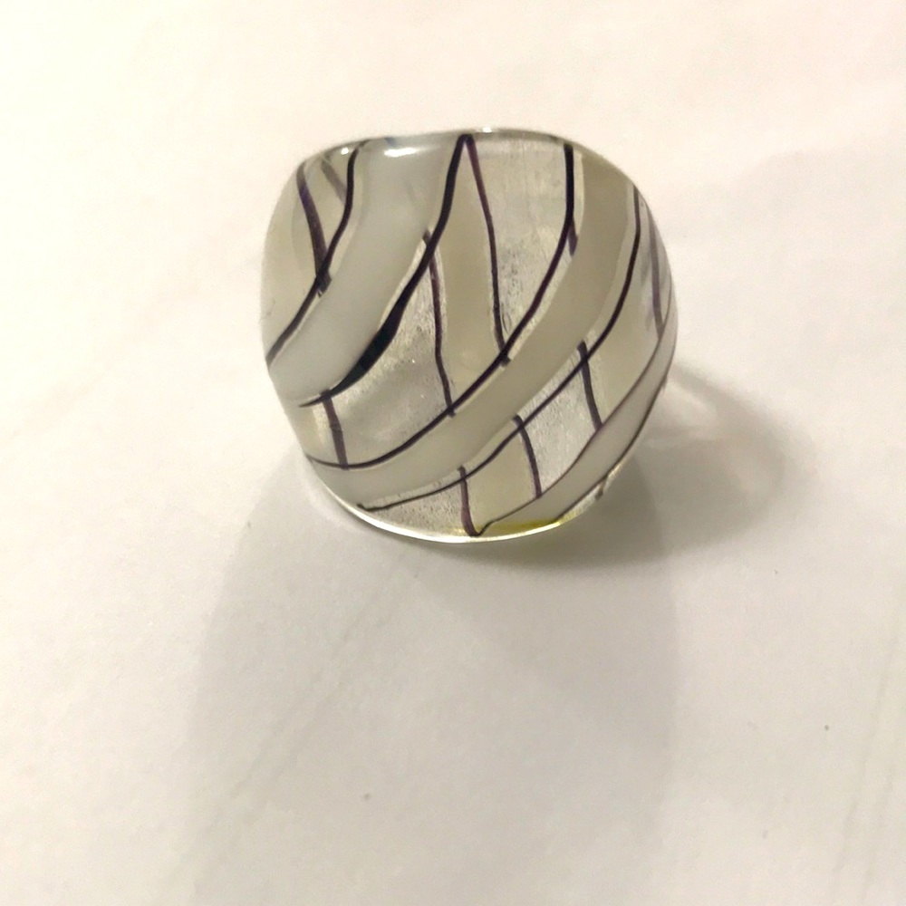 Glass ring 10 clear white and black cocktail statement piece excellent condition